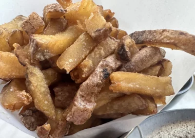 Portion de frites accompagnant le tartare