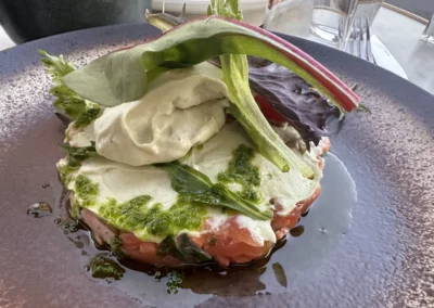 Tartare de saumon au restaurant Olea à Cassis
